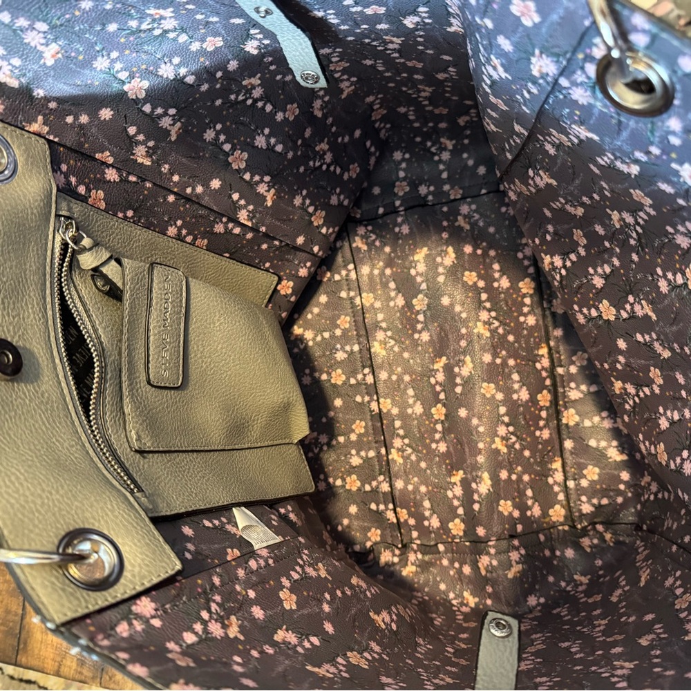 Steve Madden Gray Shoulder Bag Set with Floral Accent - Picture 5 of 8